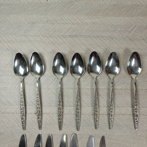 Vintage Rogers Dubonnet Flatware Lot of 31 pcs Floral Design Forks Knives Spoons - Picture 3 of 9